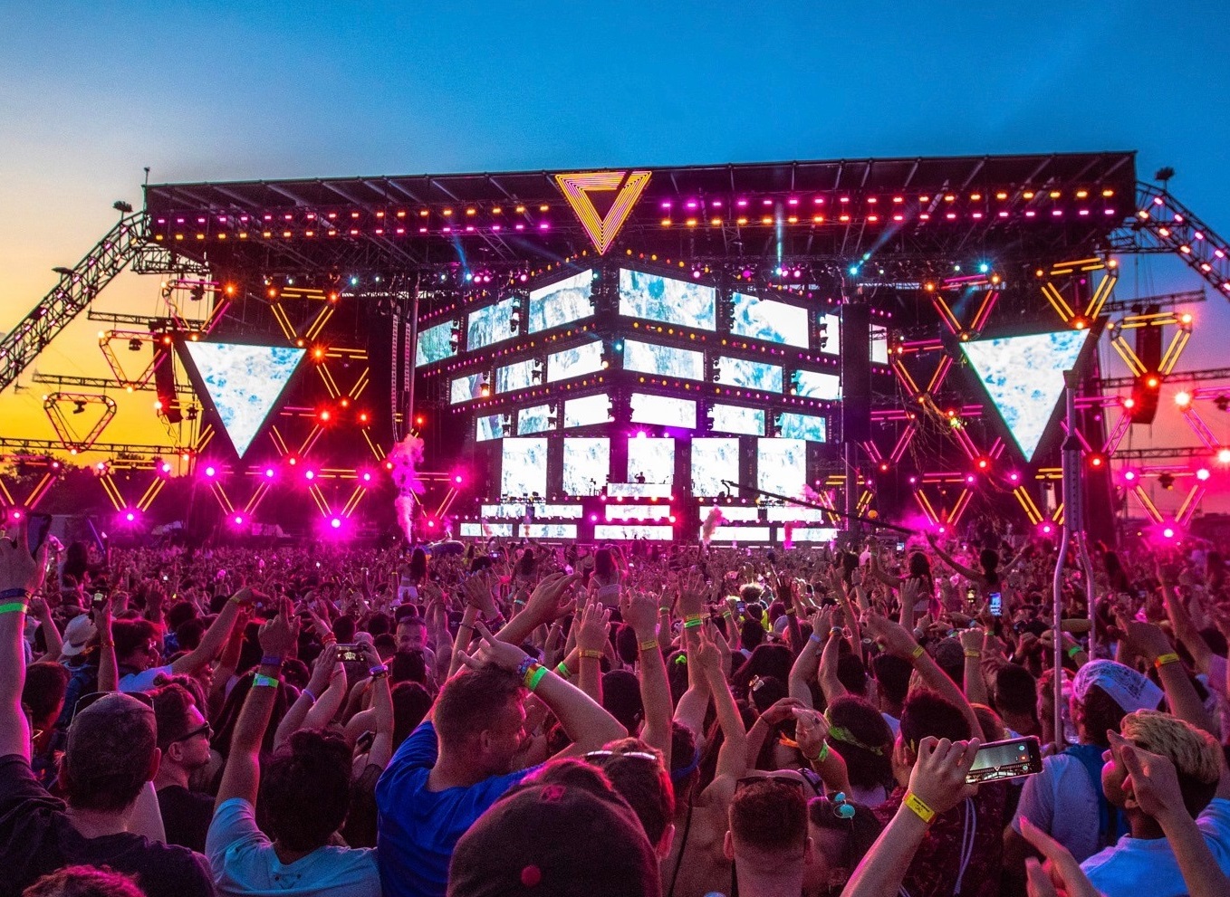 Veld Music Festival Shares 2022 Lineup Featuring Martin Garrix, Alesso &  More