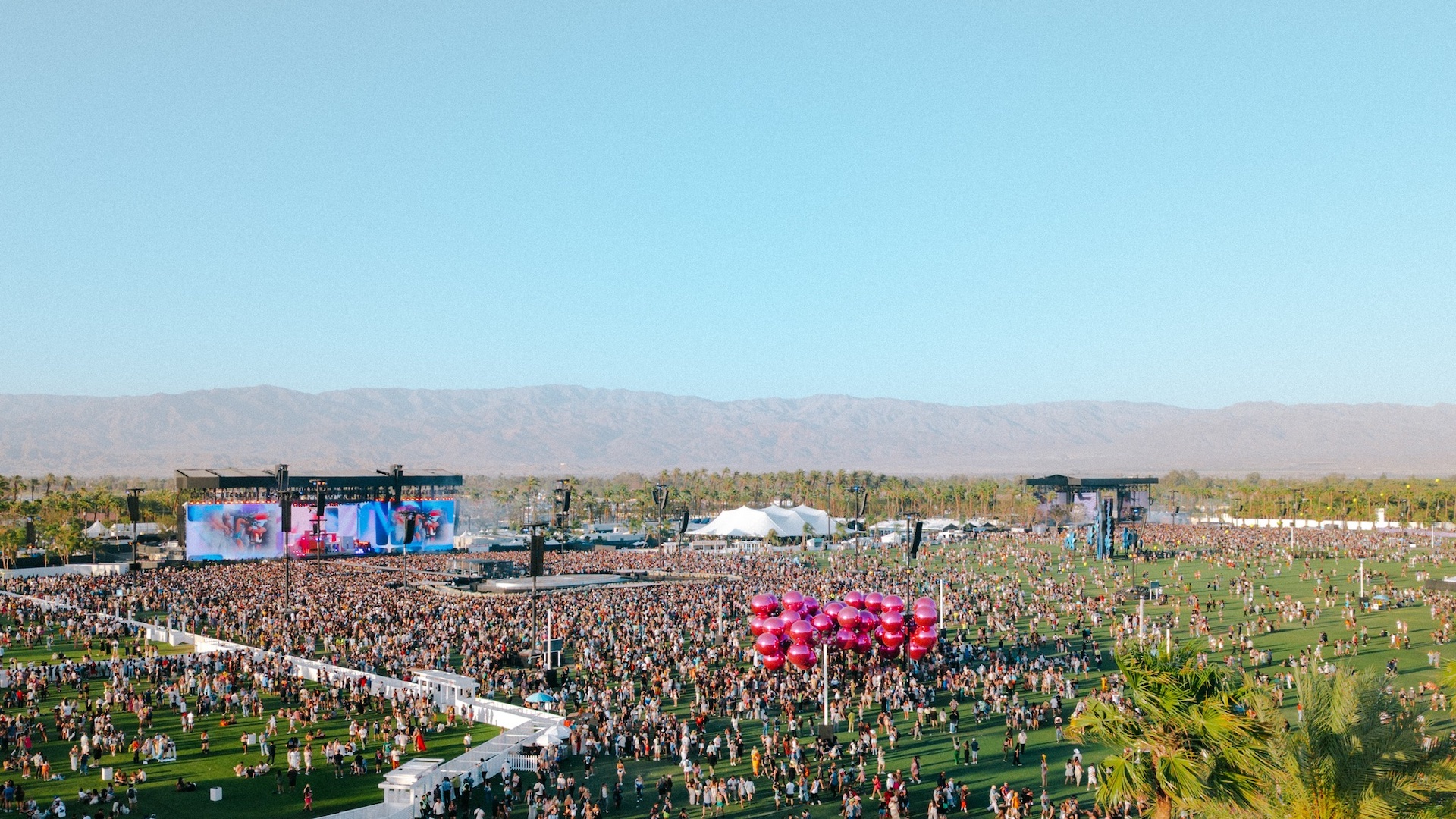 2026 Coachella Valley Music and Arts Festival Lineup: What to Expect 4 Vibrant Coachella Festival Scene in 2026