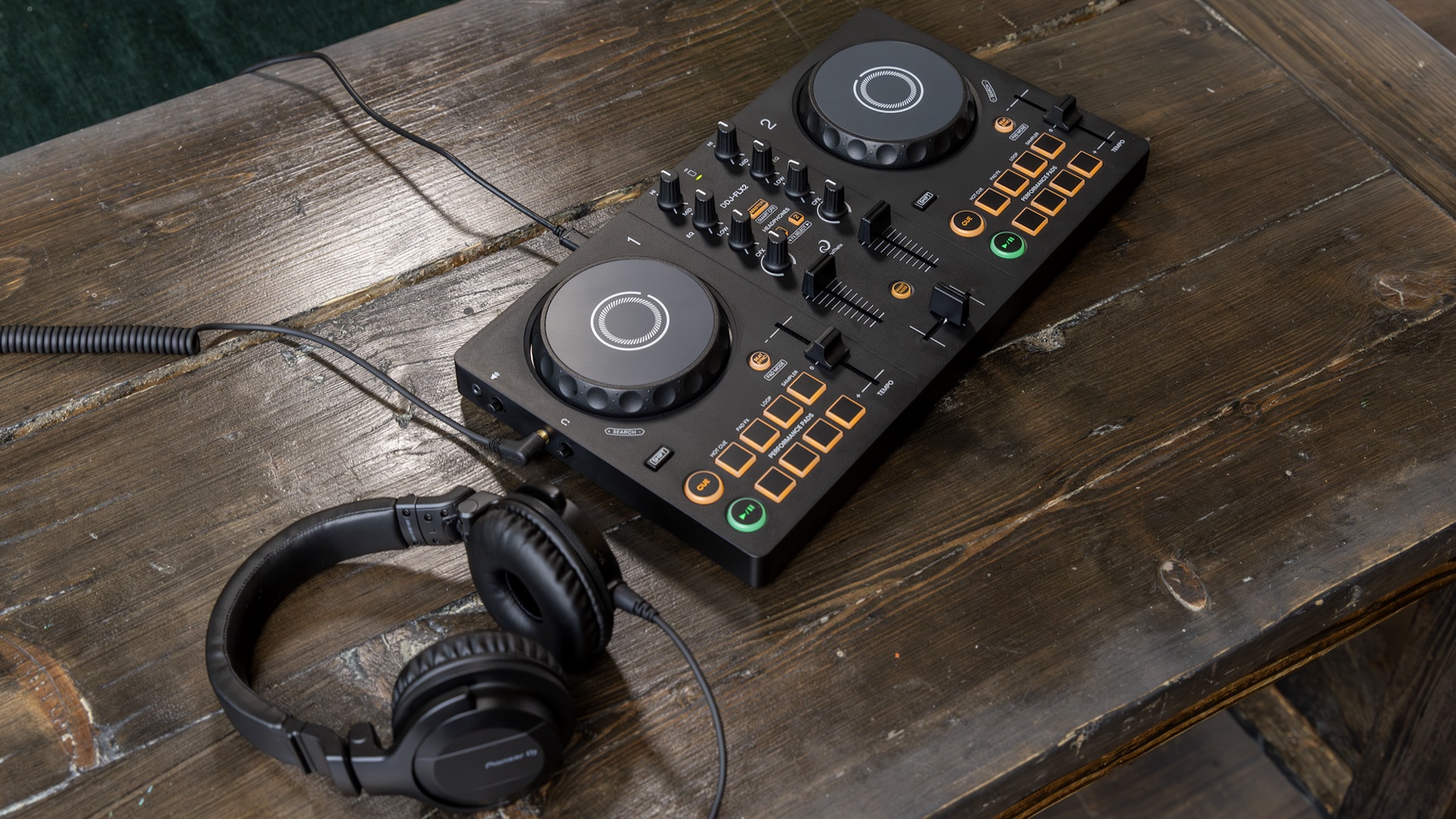 ほぼ新品　 Pioneer パイオニア DDJ-FLX2 2024年製 ほぼ新品 Pioneer パイオニア DDJ-FLX2 2024年製 AlphaTheta