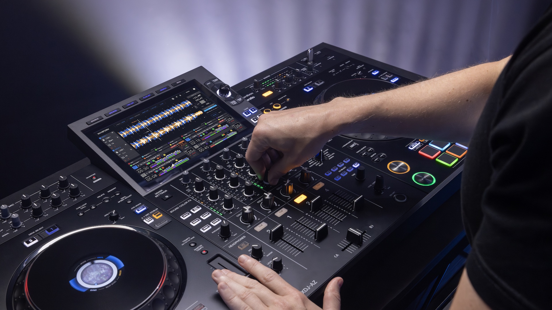 再入荷アイテム All-in-One: AlphaTheta's XDJ-AZ — DJ Life Magazine DJ機材