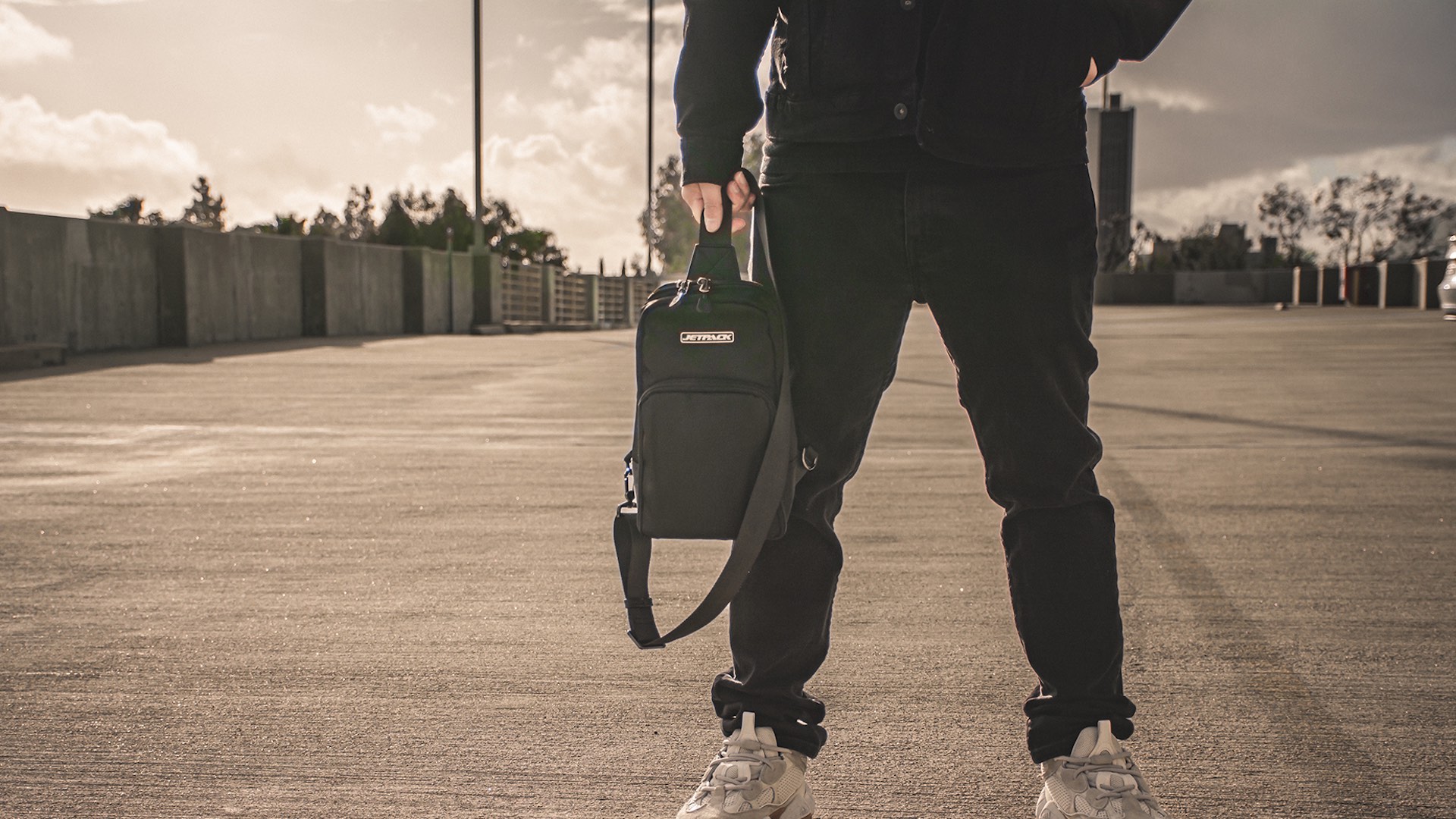 JetPack Pulse: A Game-Changing Crossbody Sling Bag Built for DJs 