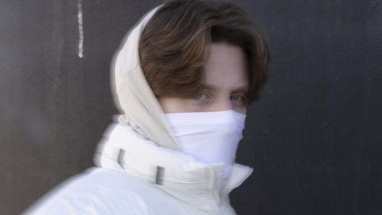 Aaron Hibell Announces Debut Album ‘SYNCHRONICITY,’ First North American Headline Tour